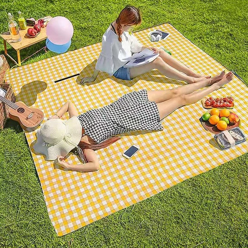 Pătură de picnic pe iarbă