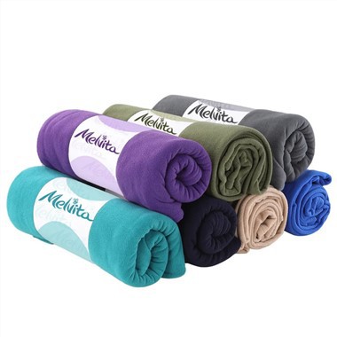 Poate fi folosită o pătură polară pentru copii într-un transport pentru anima...