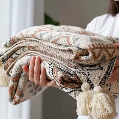 Pături boeme de ciucuri